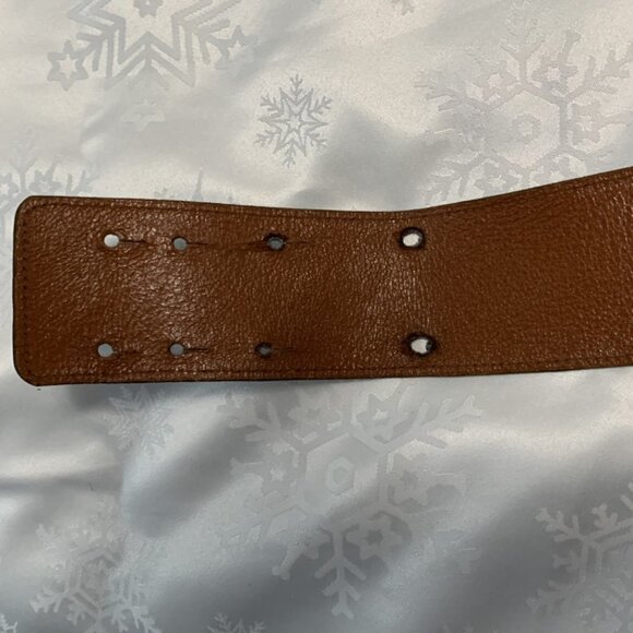 Leo Isba V Shaped Belt Black and Gold - Picture 6 of 8